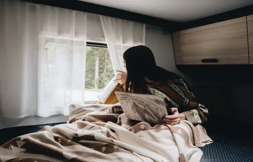 Svoboda pokračuje i v noci